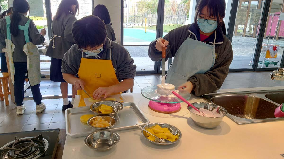 「樂恩狂想cook」─學生在家政堂為自己心愛的寵物製作健康食品